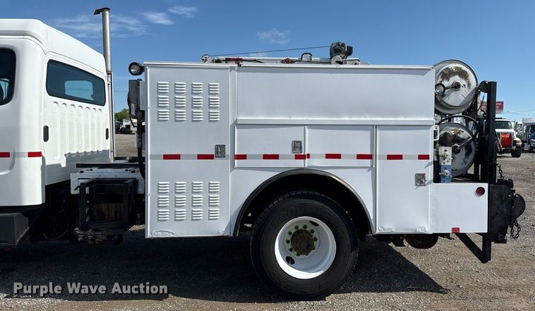 image for item EG5812 2007 Freightliner Business Class M2 Ext. Cab utility / service truck