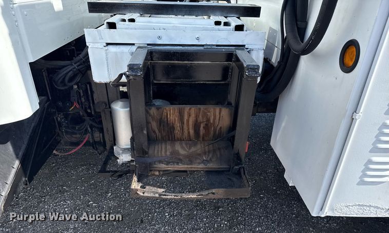 image for item EG5812 2007 Freightliner Business Class M2 Ext. Cab utility / service truck