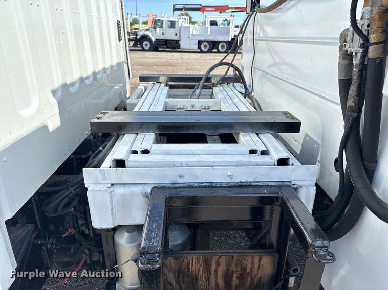 image for item EG5812 2007 Freightliner Business Class M2 Ext. Cab utility / service truck