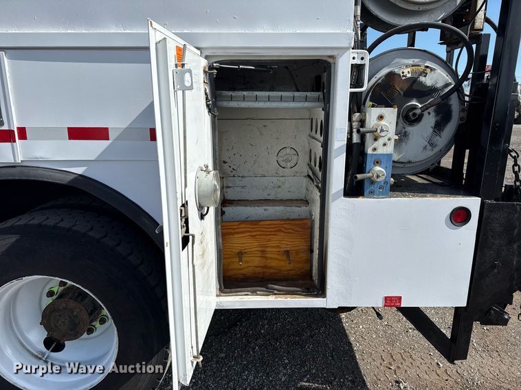 image for item EG5812 2007 Freightliner Business Class M2 Ext. Cab utility / service truck