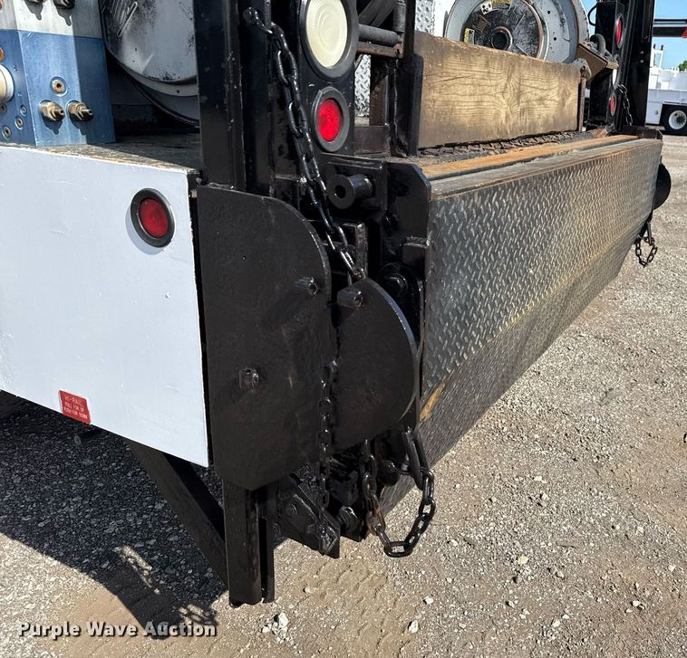 image for item EG5812 2007 Freightliner Business Class M2 Ext. Cab utility / service truck