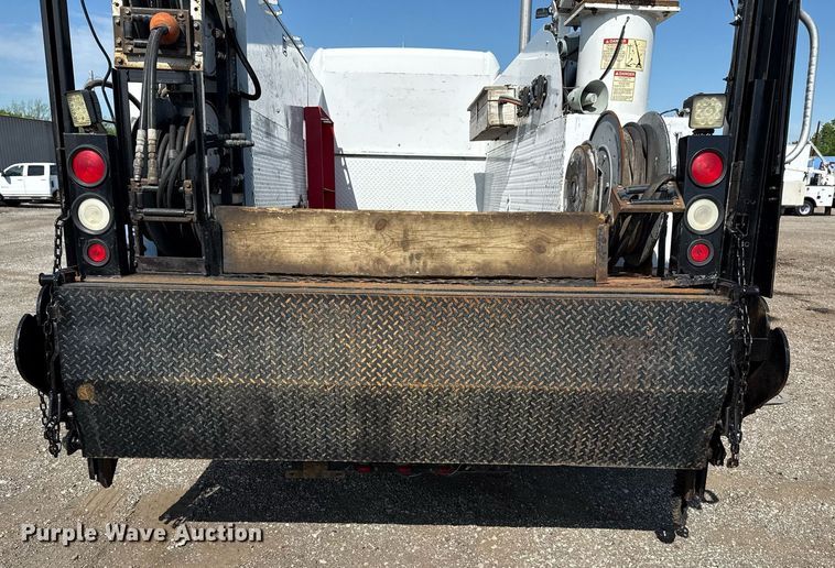 image for item EG5812 2007 Freightliner Business Class M2 Ext. Cab utility / service truck