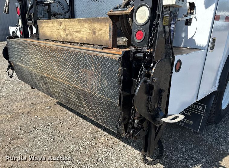 image for item EG5812 2007 Freightliner Business Class M2 Ext. Cab utility / service truck