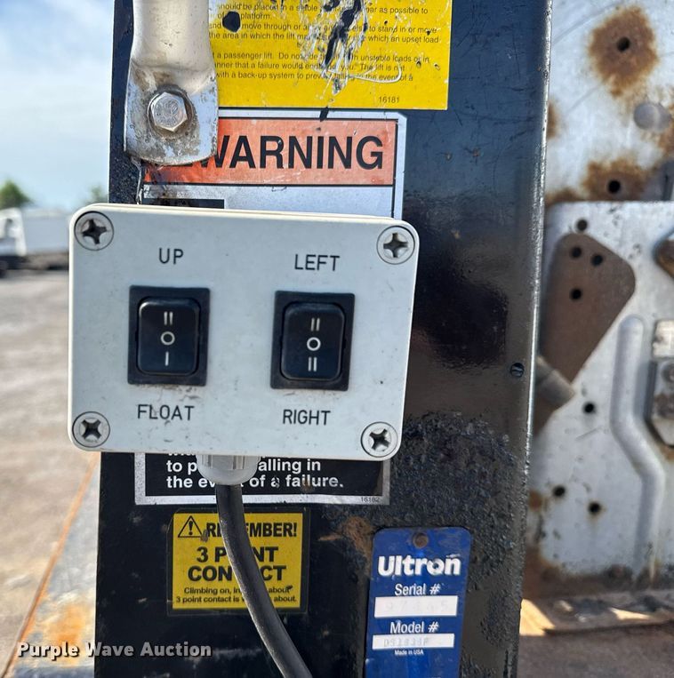 image for item EG5812 2007 Freightliner Business Class M2 Ext. Cab utility / service truck