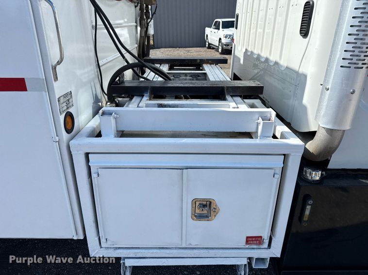 image for item EG5812 2007 Freightliner Business Class M2 Ext. Cab utility / service truck