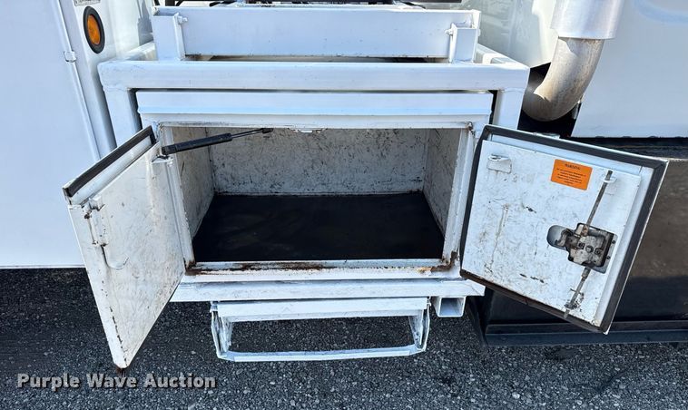 image for item EG5812 2007 Freightliner Business Class M2 Ext. Cab utility / service truck