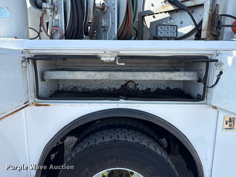 image for item EG5812 2007 Freightliner Business Class M2 Ext. Cab utility / service truck