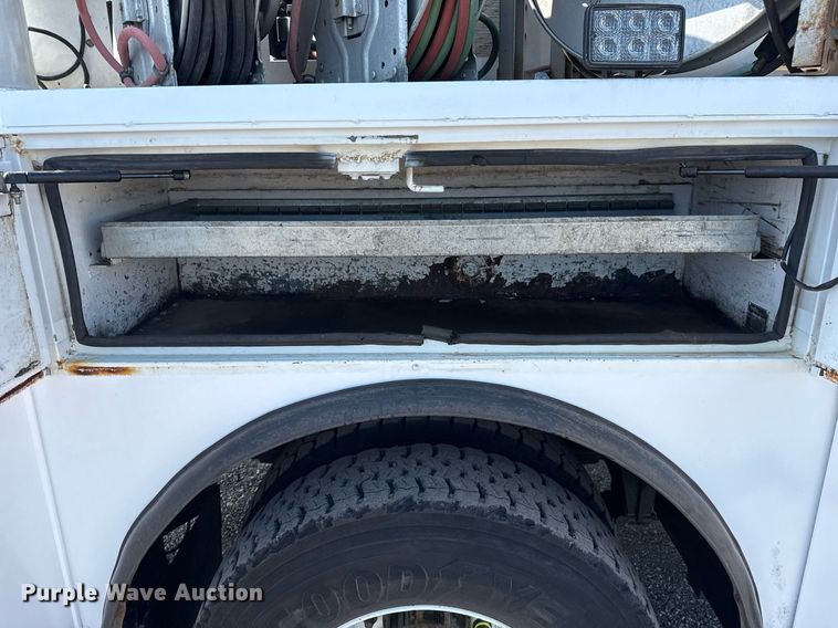 image for item EG5812 2007 Freightliner Business Class M2 Ext. Cab utility / service truck