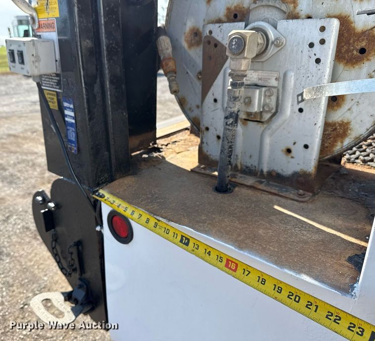 image for item EG5812 2007 Freightliner Business Class M2 Ext. Cab utility / service truck