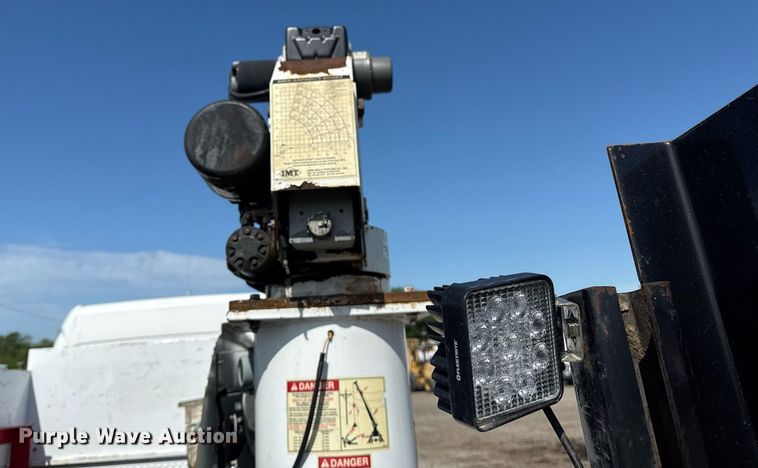 image for item EG5812 2007 Freightliner Business Class M2 Ext. Cab utility / service truck