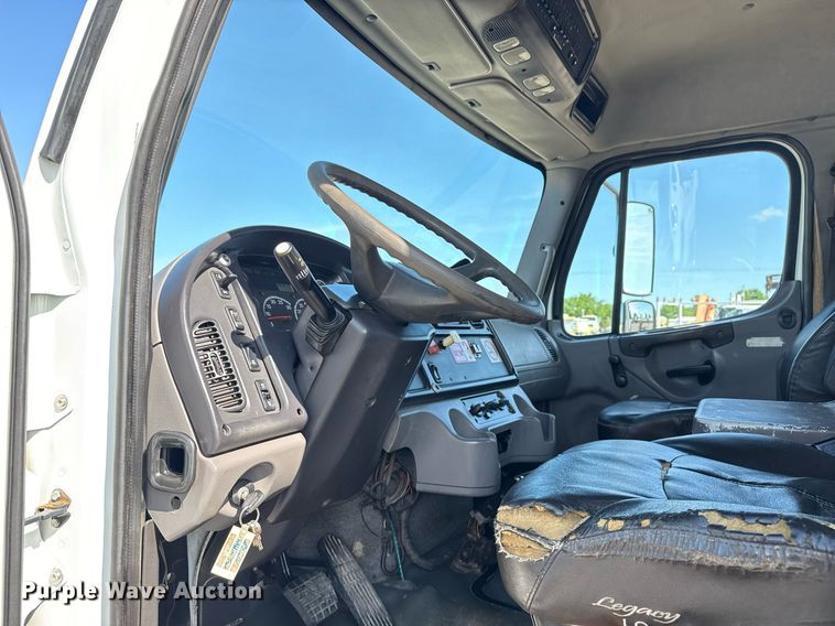 image for item EG5812 2007 Freightliner Business Class M2 Ext. Cab utility / service truck