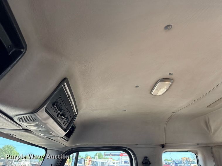 image for item EG5812 2007 Freightliner Business Class M2 Ext. Cab utility / service truck