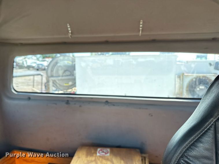 image for item EG5812 2007 Freightliner Business Class M2 Ext. Cab utility / service truck