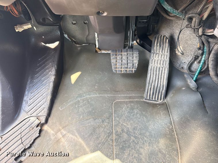 image for item EG5812 2007 Freightliner Business Class M2 Ext. Cab utility / service truck