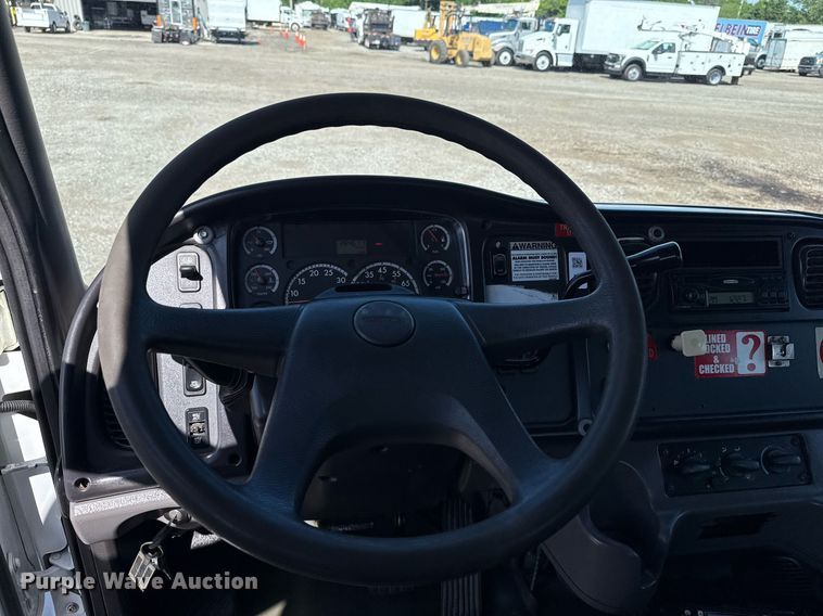 image for item EG5812 2007 Freightliner Business Class M2 Ext. Cab utility / service truck