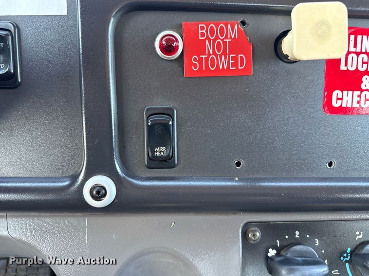 image for item EG5812 2007 Freightliner Business Class M2 Ext. Cab utility / service truck