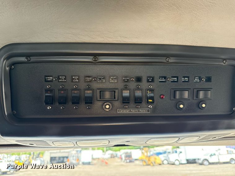 image for item EG5812 2007 Freightliner Business Class M2 Ext. Cab utility / service truck