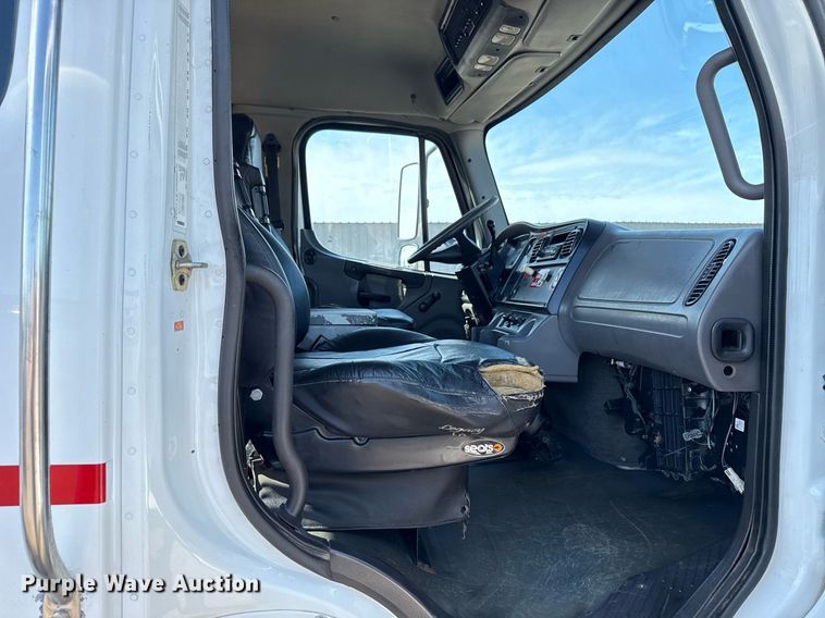 image for item EG5812 2007 Freightliner Business Class M2 Ext. Cab utility / service truck