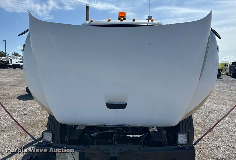 image for item EG5812 2007 Freightliner Business Class M2 Ext. Cab utility / service truck