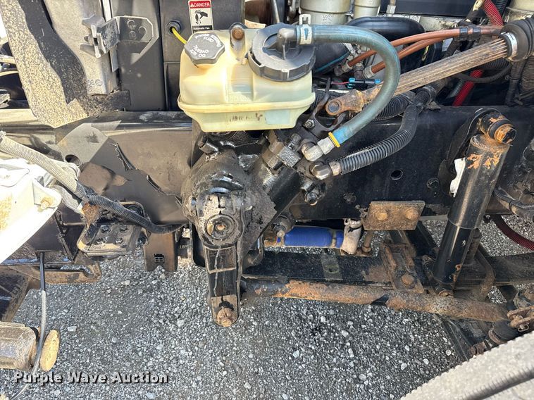 image for item EG5812 2007 Freightliner Business Class M2 Ext. Cab utility / service truck