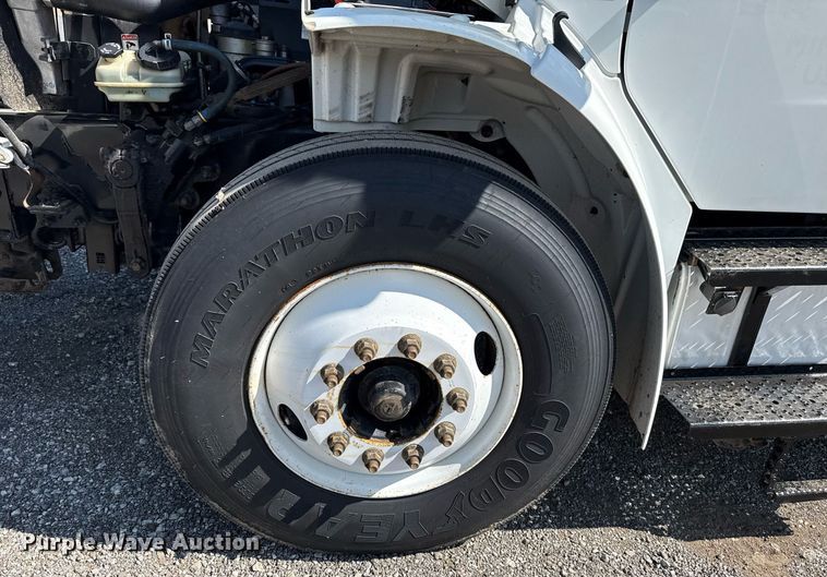 image for item EG5812 2007 Freightliner Business Class M2 Ext. Cab utility / service truck