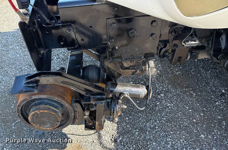 image for item EG5812 2007 Freightliner Business Class M2 Ext. Cab utility / service truck