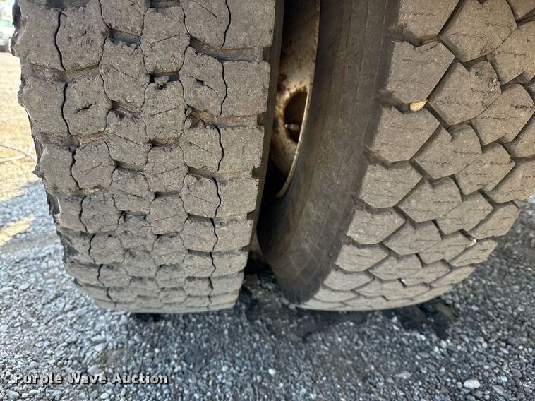 image for item EG5812 2007 Freightliner Business Class M2 Ext. Cab utility / service truck