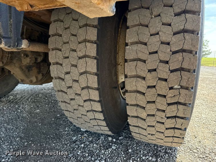 image for item EG5812 2007 Freightliner Business Class M2 Ext. Cab utility / service truck