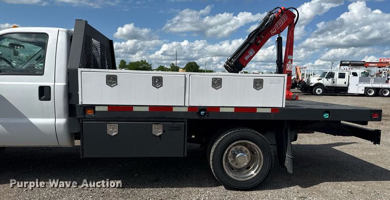 image for item EG5820 2015 Ford F550 Super Duty flatbed truck