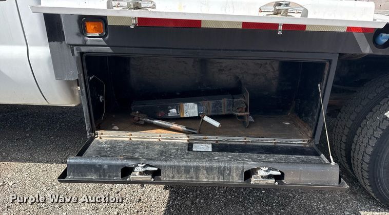 image for item EG5820 2015 Ford F550 Super Duty flatbed truck