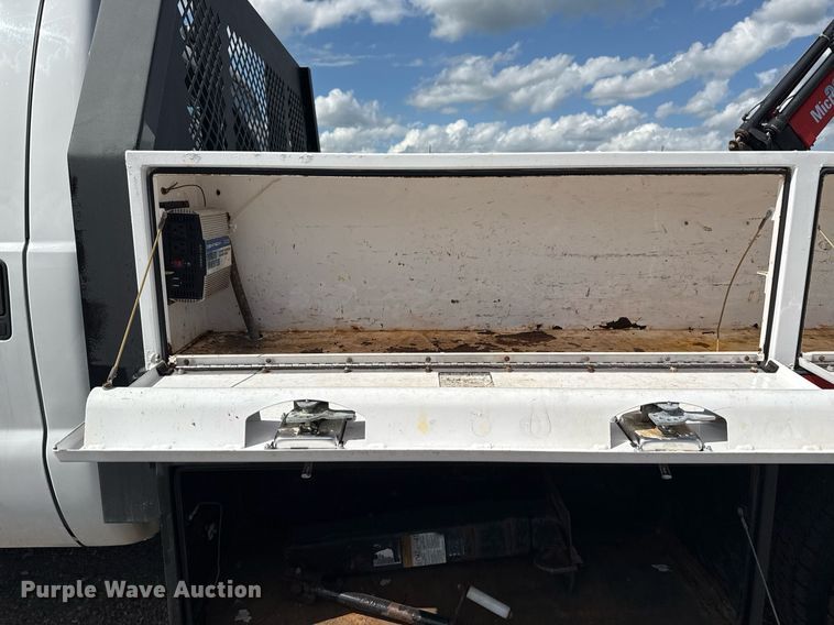 image for item EG5820 2015 Ford F550 Super Duty flatbed truck