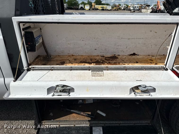 image for item EG5820 2015 Ford F550 Super Duty flatbed truck