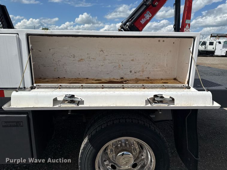 image for item EG5820 2015 Ford F550 Super Duty flatbed truck