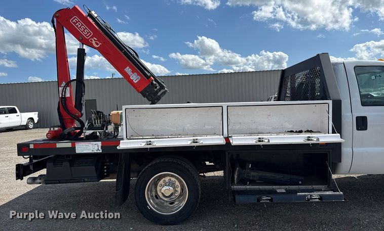 image for item EG5820 2015 Ford F550 Super Duty flatbed truck