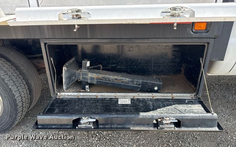 image for item EG5820 2015 Ford F550 Super Duty flatbed truck