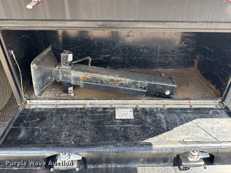 image for item EG5820 2015 Ford F550 Super Duty flatbed truck