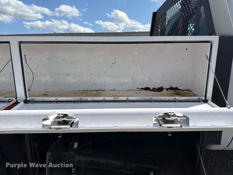 image for item EG5820 2015 Ford F550 Super Duty flatbed truck