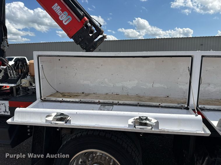 image for item EG5820 2015 Ford F550 Super Duty flatbed truck