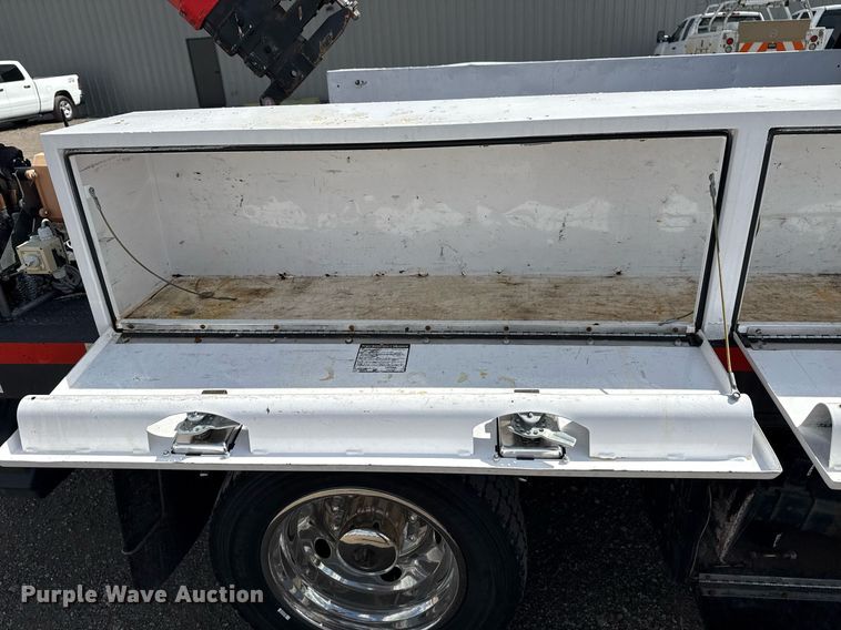 image for item EG5820 2015 Ford F550 Super Duty flatbed truck