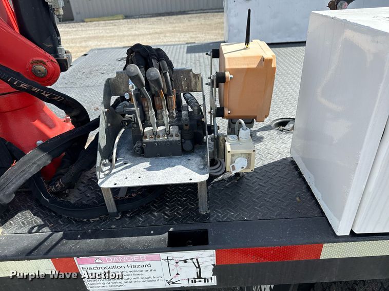 image for item EG5820 2015 Ford F550 Super Duty flatbed truck