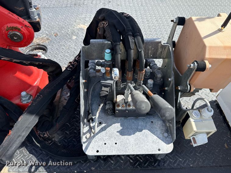 image for item EG5820 2015 Ford F550 Super Duty flatbed truck