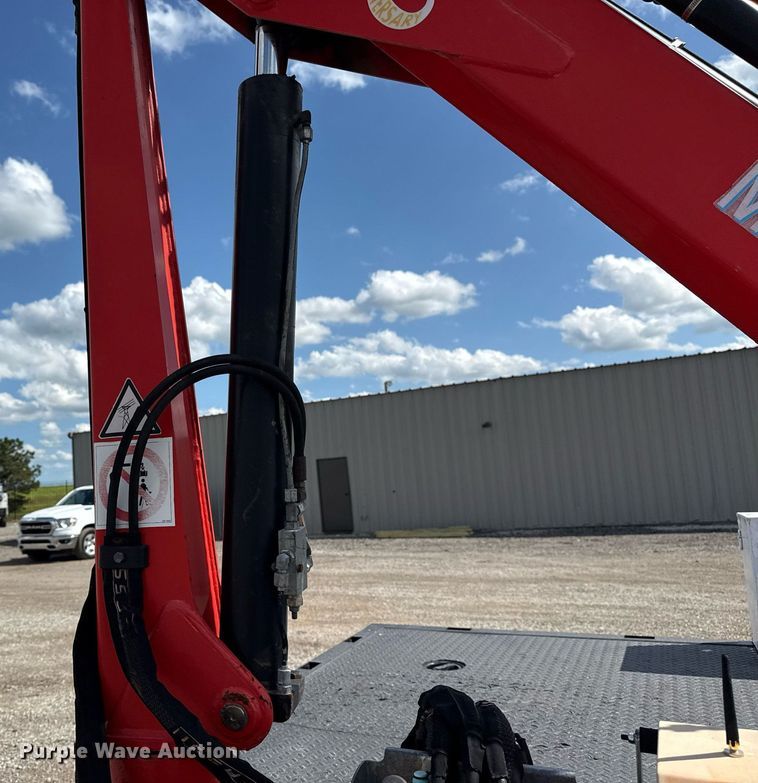 image for item EG5820 2015 Ford F550 Super Duty flatbed truck