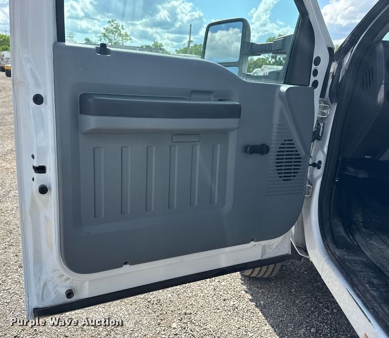 image for item EG5820 2015 Ford F550 Super Duty flatbed truck