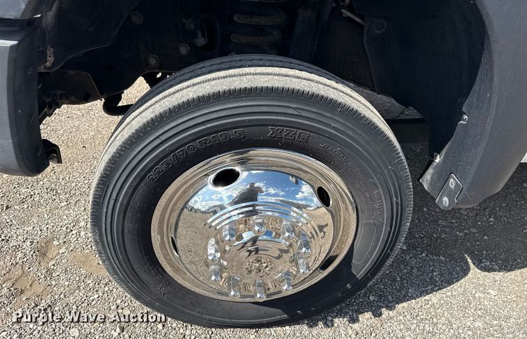 image for item EG5820 2015 Ford F550 Super Duty flatbed truck