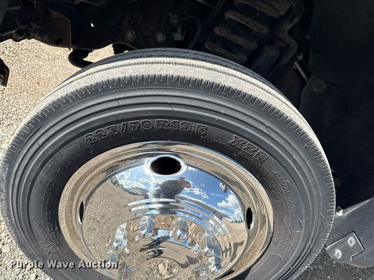 image for item EG5820 2015 Ford F550 Super Duty flatbed truck