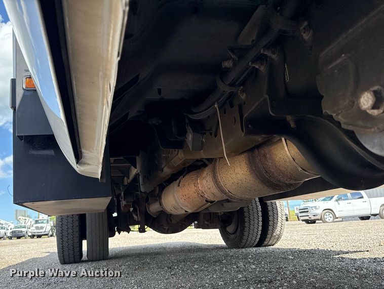 image for item EG5820 2015 Ford F550 Super Duty flatbed truck