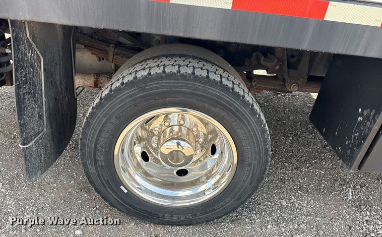 image for item EG5820 2015 Ford F550 Super Duty flatbed truck