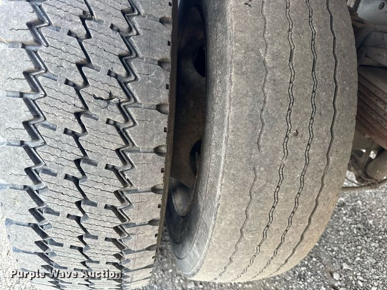 image for item EG5820 2015 Ford F550 Super Duty flatbed truck