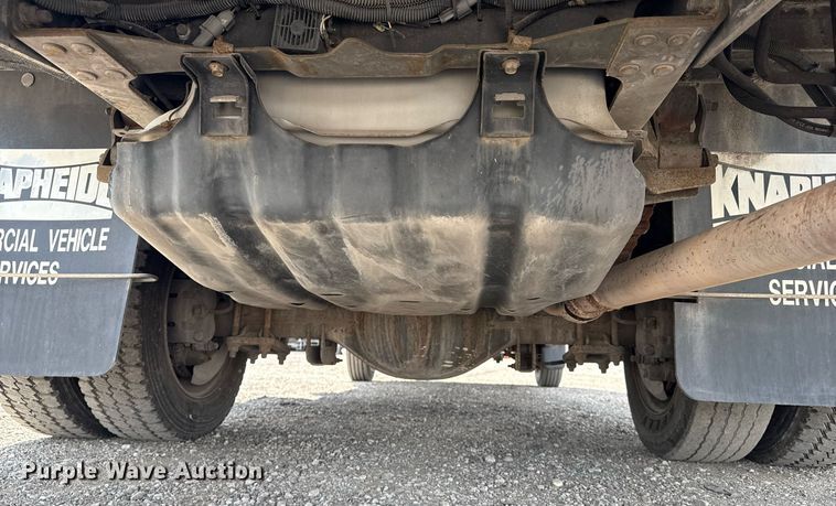 image for item EG5820 2015 Ford F550 Super Duty flatbed truck