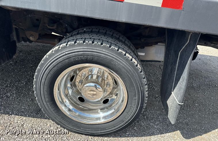 image for item EG5820 2015 Ford F550 Super Duty flatbed truck